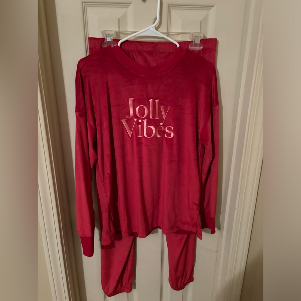 Womens small (4-6) red Christmas lounging Sweat suit